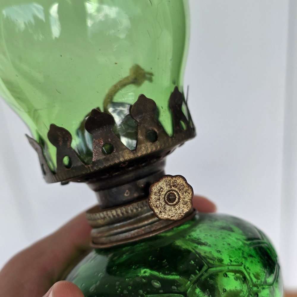 Vtg Green Glass Oil Lamp Honeycomb pattern hong kong Ruffled Chimney 12"I - Picture 11 of 13